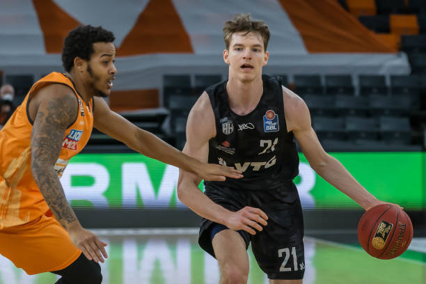 保球队在引 保球队在引